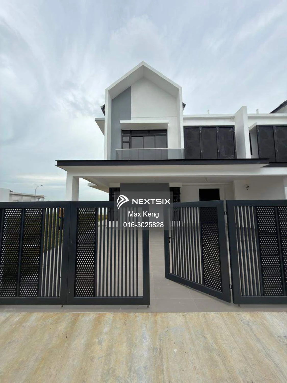 Semi-detached House For Sale in Setia Tropika Johor