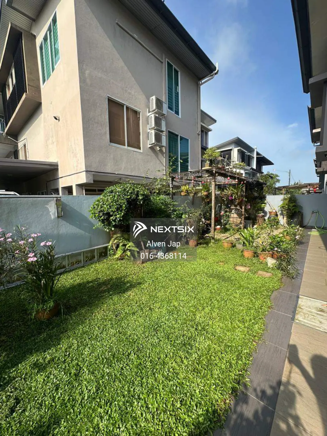 2.5-sty Terrace/Link House For Sale in Kuching Sarawak - Image 2