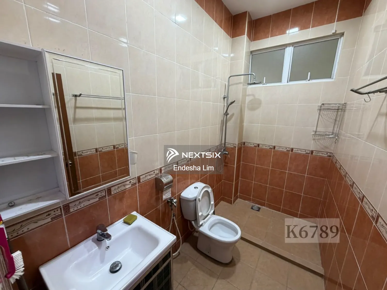 Semi-detached House For Sale in Klang Selangor - Image 11