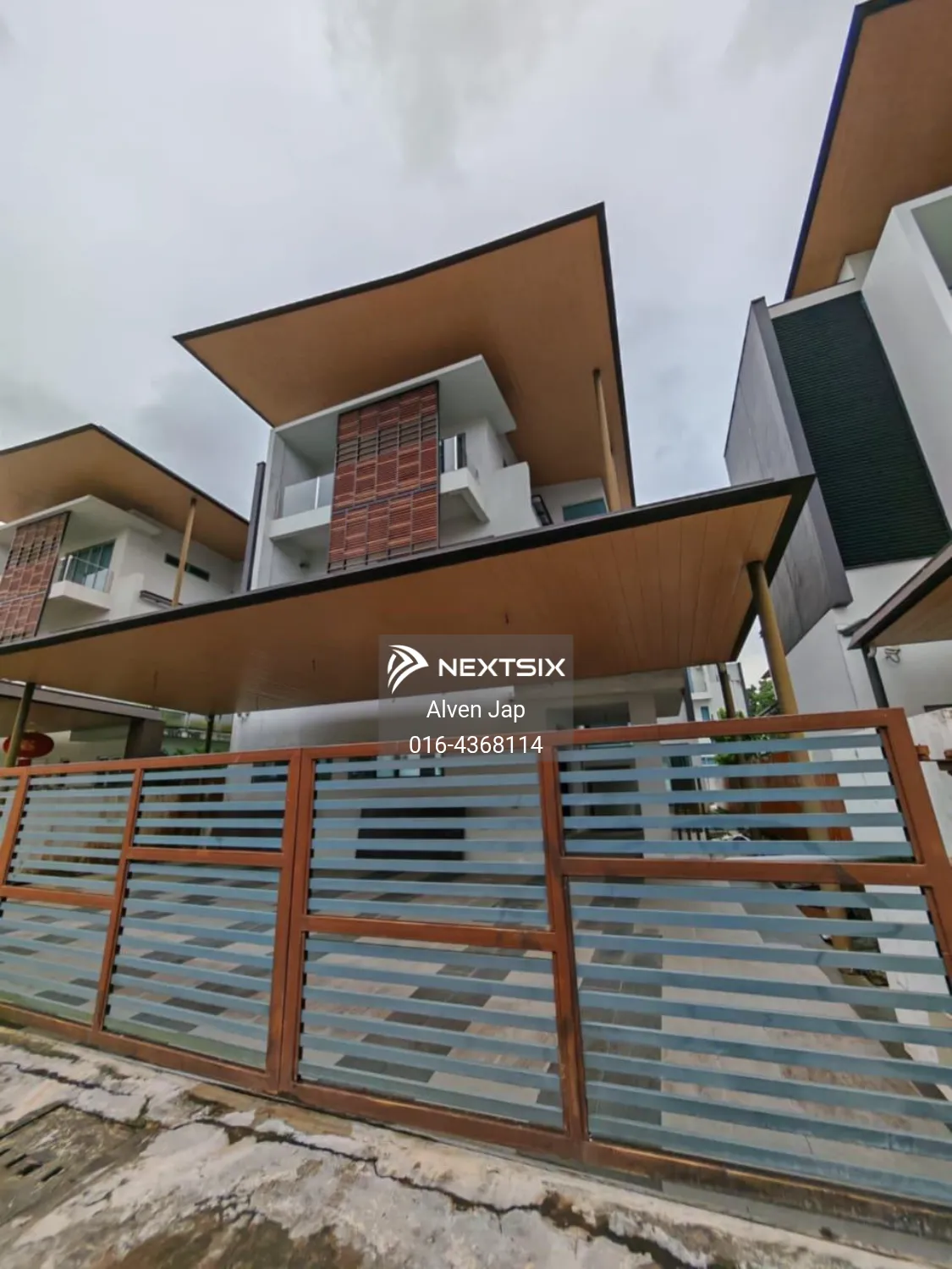 3-sty Terrace/Link House For Sale in Kuching Sarawak