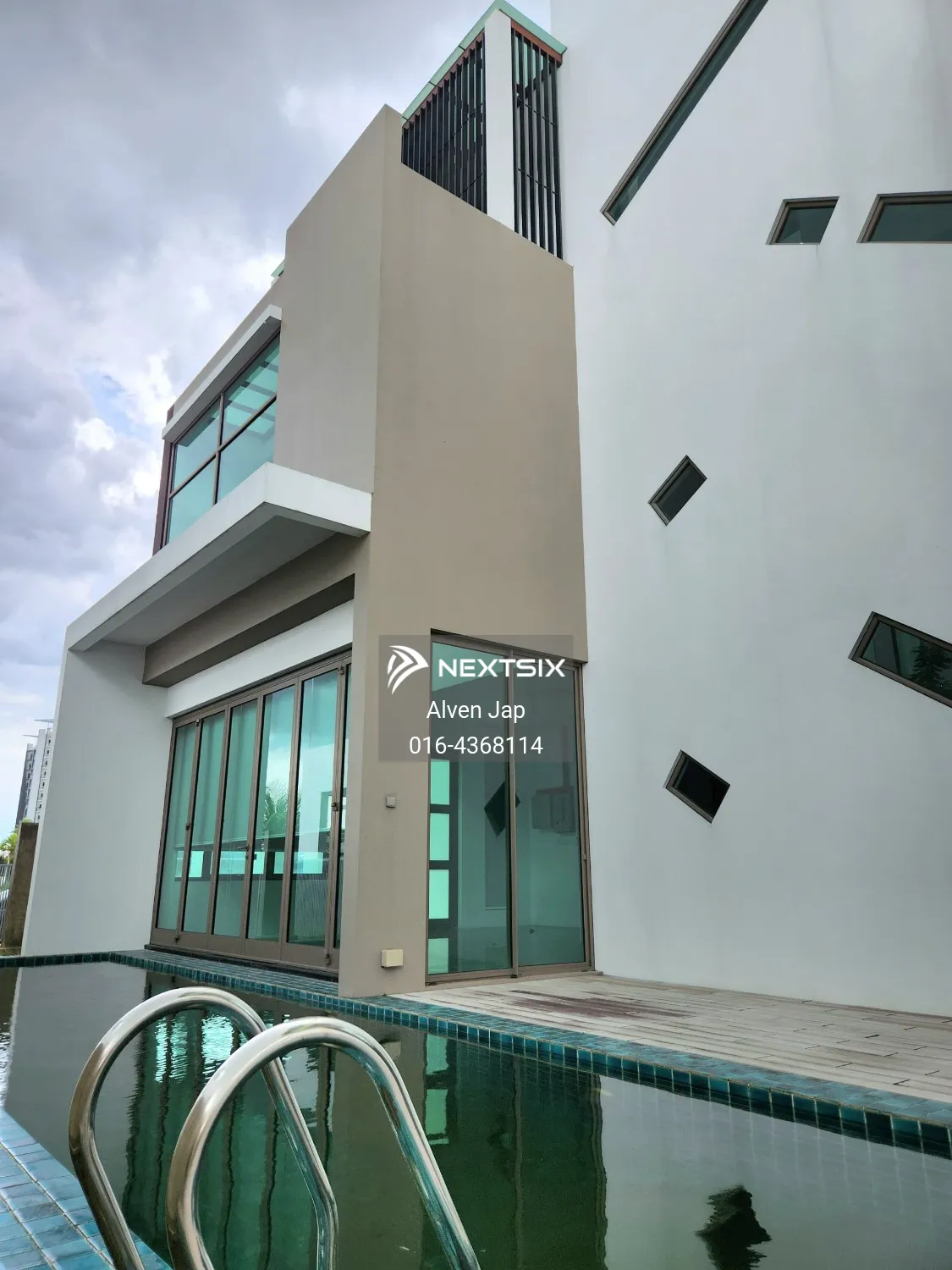3-sty Terrace/Link House For Sale in Kuching Sarawak - Image 11